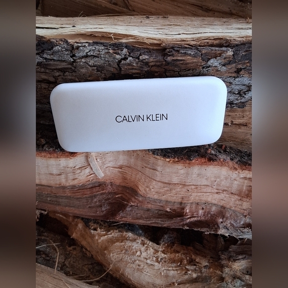 Calvin Klein White Eyeglass Case - Picture 1 of 4